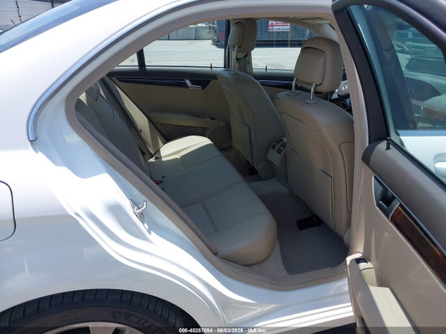 Mercedes-Benz C-Class Luxury