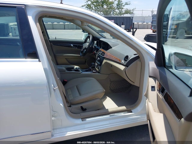Mercedes-Benz C-Class Luxury