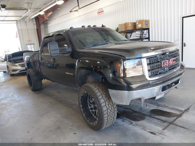 Salvage GMC Sierra 2500 Image
