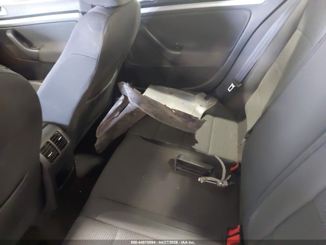 Volkswagen Jetta S