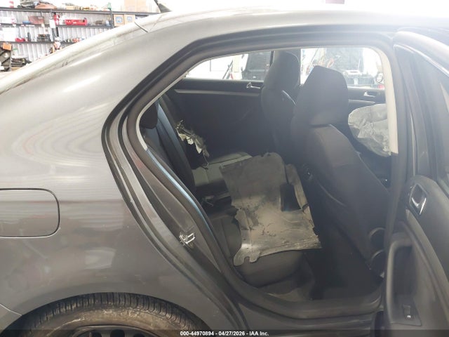 Volkswagen Jetta S