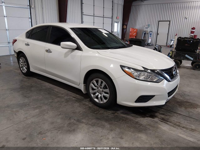 Salvage Nissan Altima Image