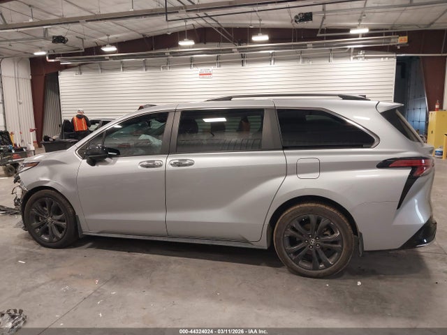 Toyota Sienna Xse