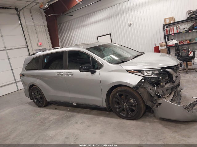 Toyota Sienna Xse