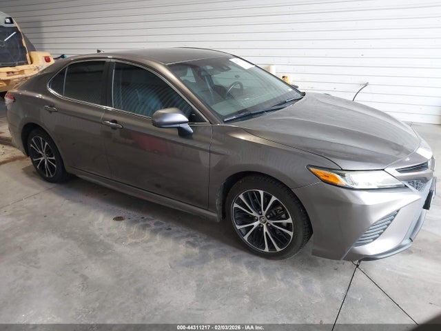 Salvage Toyota Camry Image