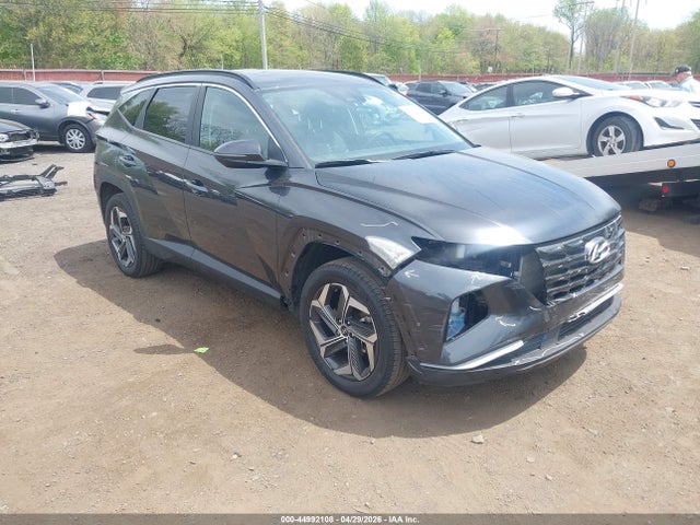 Salvage Hyundai TUCSON Image