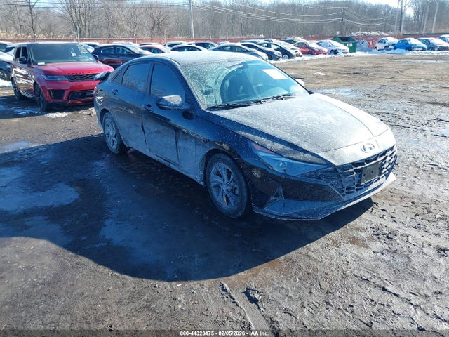 Salvage Hyundai ELANTRA Image