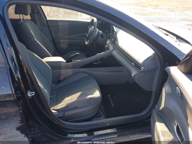 Hyundai ELANTRA Sel