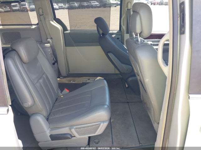 Chrysler Town & Country Touring