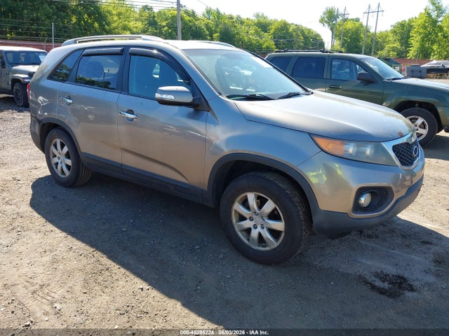 Salvage Kia Sorento Image