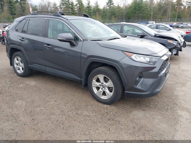 Salvage Toyota RAV4 Image