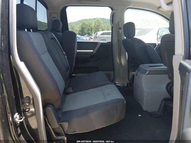 Nissan Titan Se