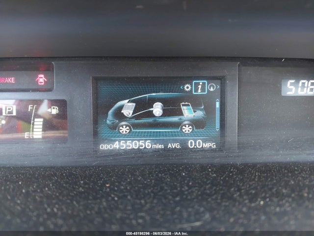 Toyota Prius v Four