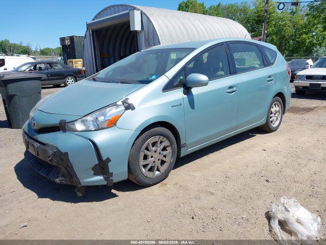 Toyota Prius v Four