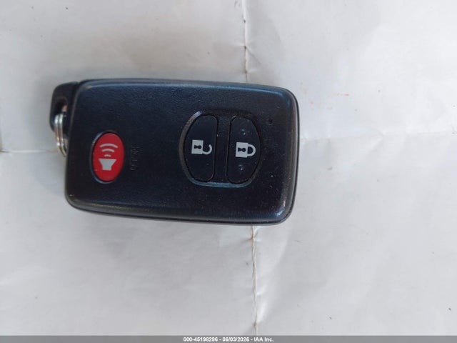 Toyota Prius v Four