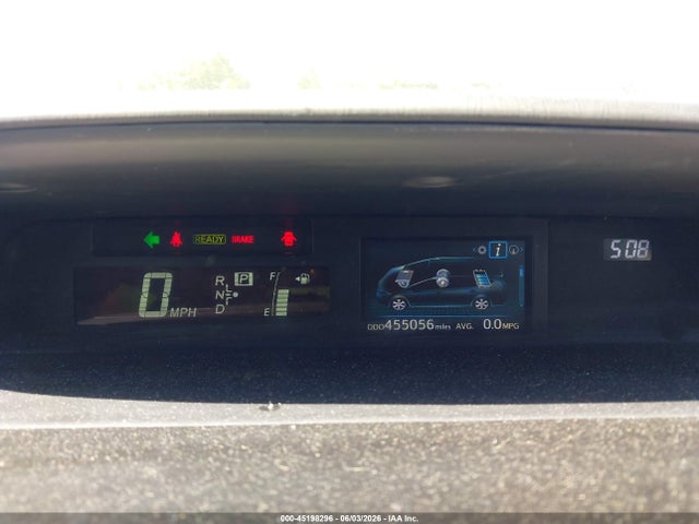 Toyota Prius v Four