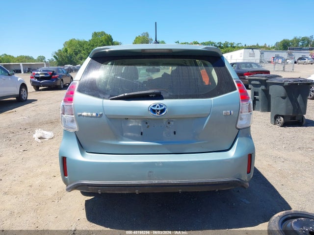 Toyota Prius v Four