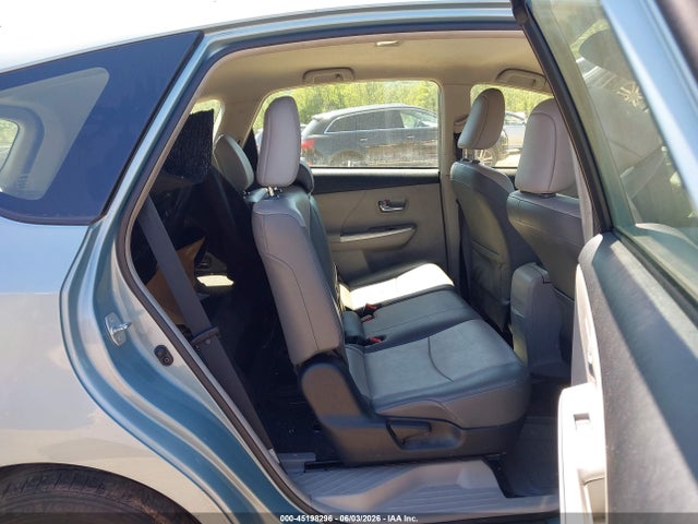 Toyota Prius v Four