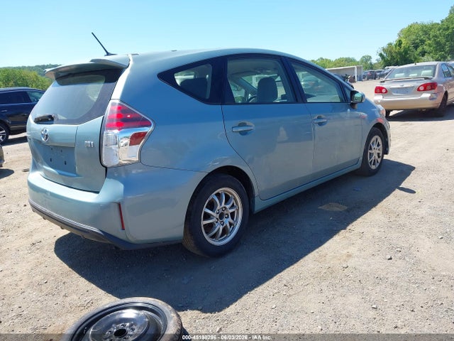Toyota Prius v Four