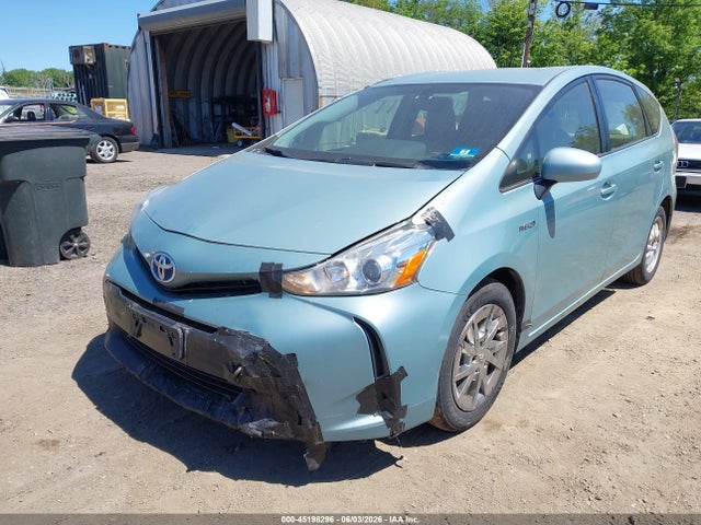 Toyota Prius v Four