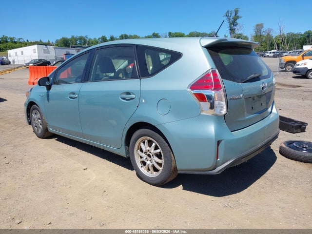 Toyota Prius v Four