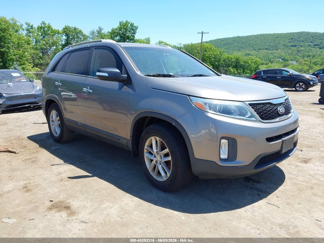 Salvage Kia Sorento Image