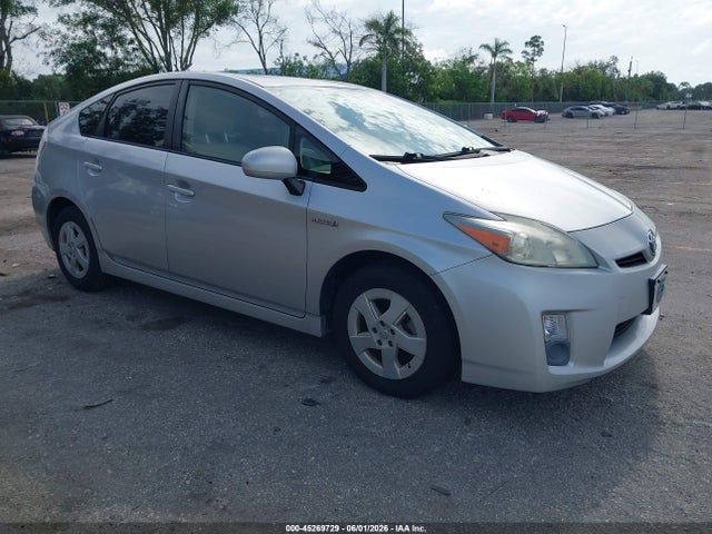 Salvage Toyota Prius Image