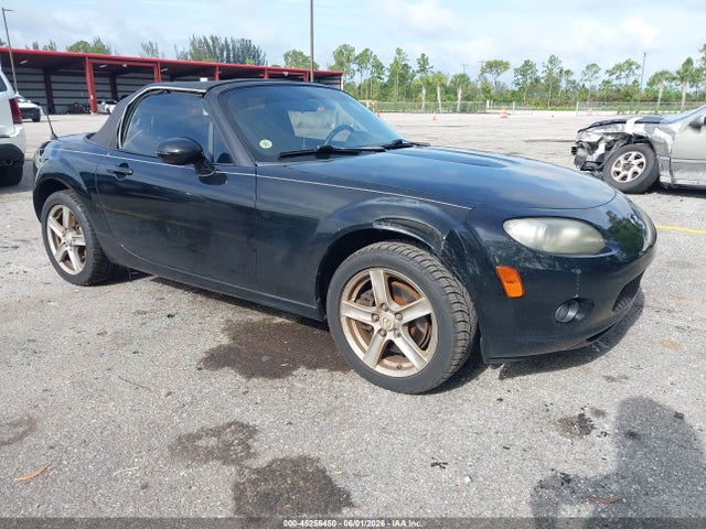 Salvage Mazda MX-5 Miata Image