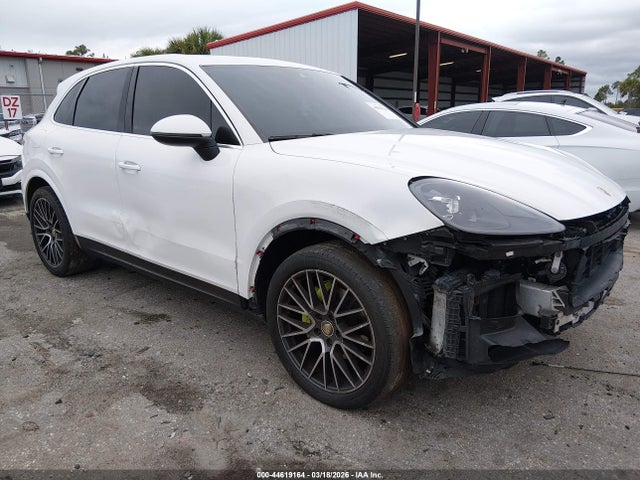 Salvage Porsche Cayenne Image