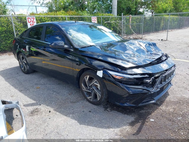 Salvage Hyundai ELANTRA Image