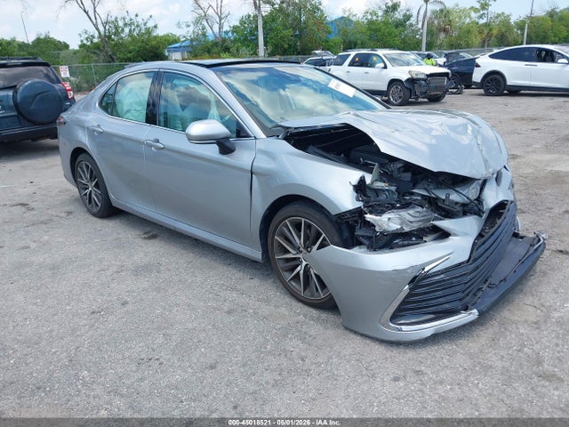 Salvage Toyota Camry Image