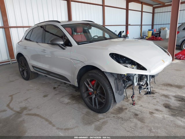 Salvage Porsche Macan Image