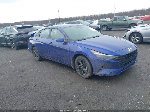 Salvage Hyundai ELANTRA Image