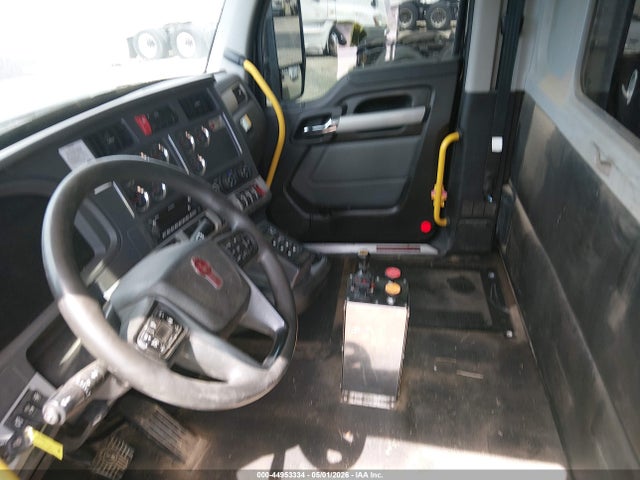Kenworth W990