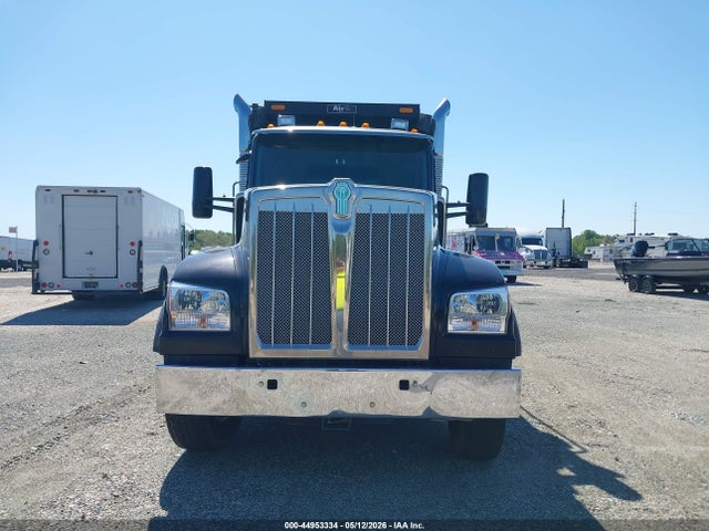 Kenworth W990