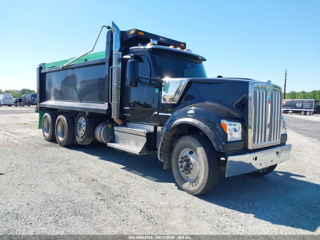 Salvage Kenworth W990 Image