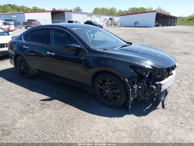 Salvage Nissan Altima Image