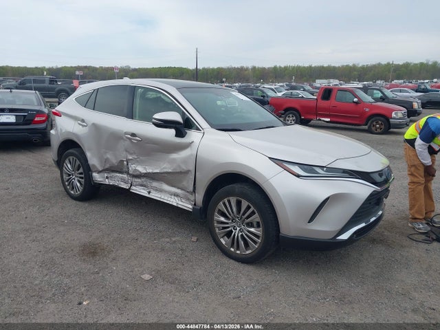 Salvage Toyota Venza Image