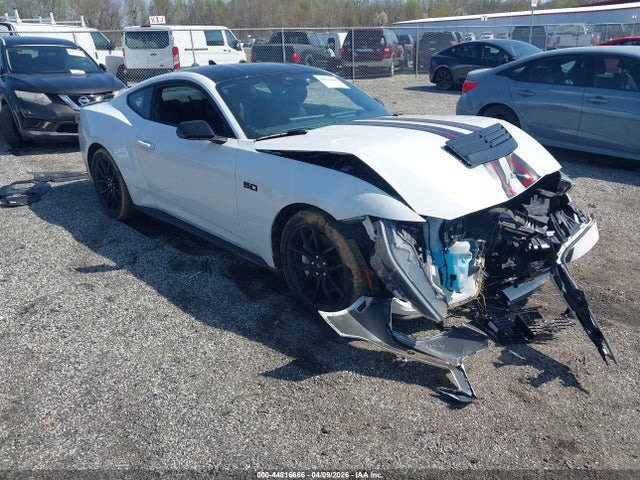 Salvage Ford Mustang Image