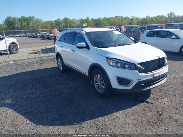 Salvage Kia Sorento Image