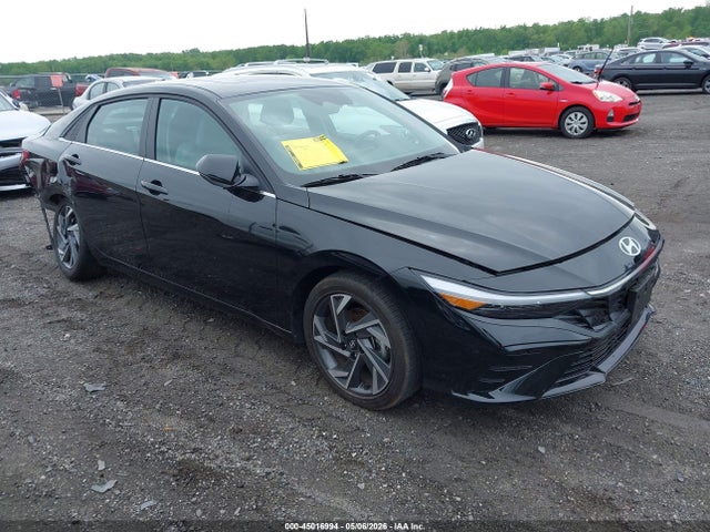 Salvage Hyundai ELANTRA Image