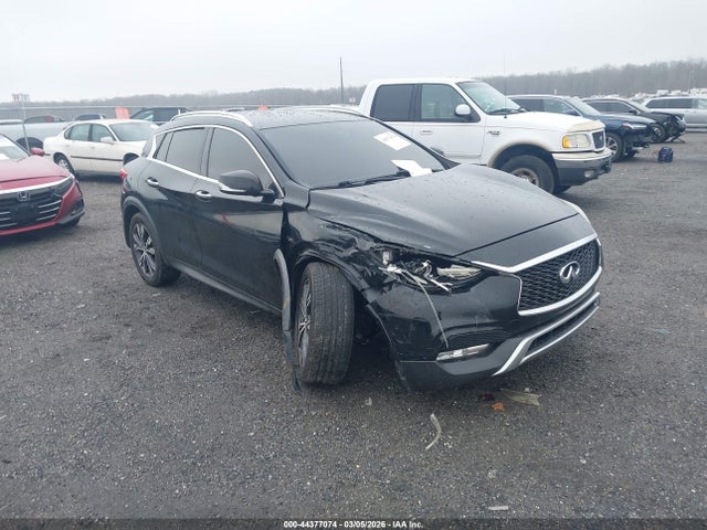 Salvage INFINITI Qx Image