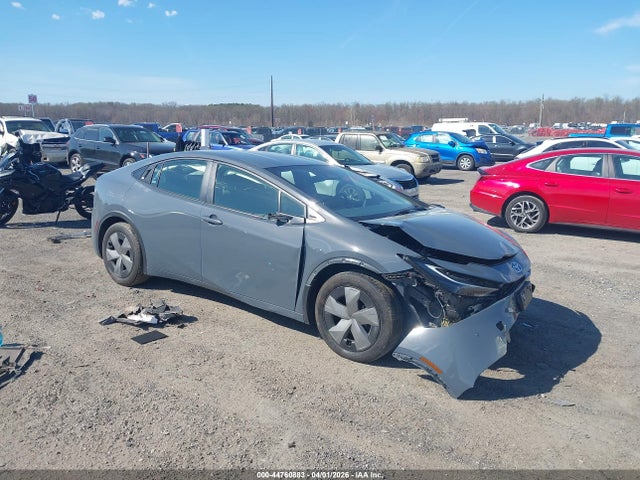 Salvage Toyota Prius Image