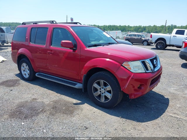 Salvage Nissan Pathfinder Image