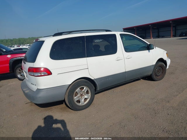 Toyota Sienna Ce