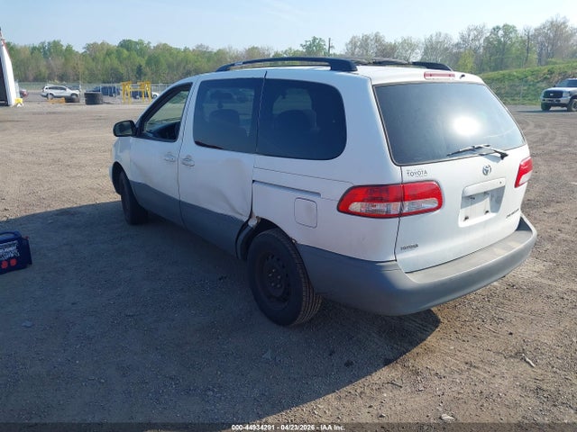 Toyota Sienna Ce
