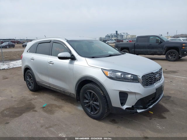 Salvage Kia Sorento Image