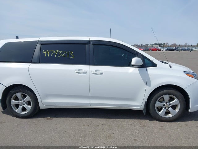 Toyota Sienna Le 8 Passenger