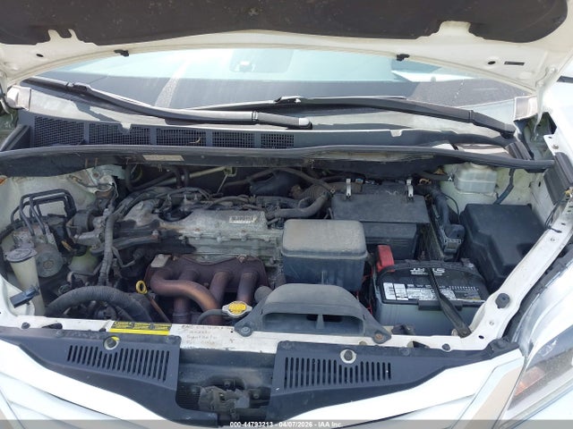 Toyota Sienna Le 8 Passenger