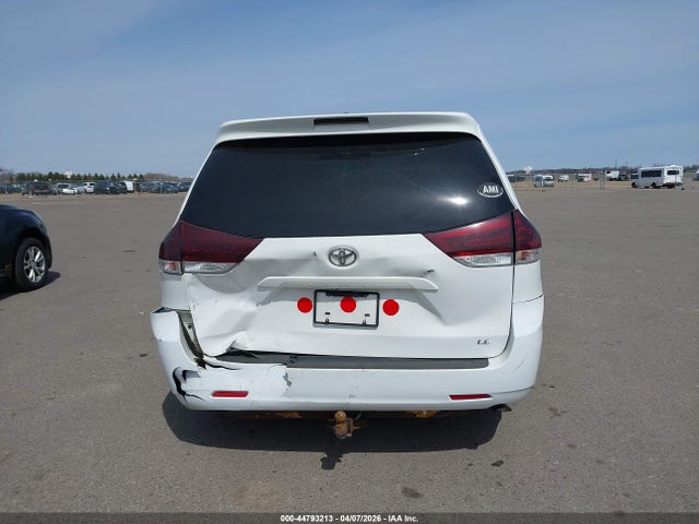 Toyota Sienna Le 8 Passenger